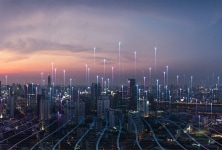 Technologie für das Internet der Dinge ermöglicht fortschrittliche Konnektivität in intelligenten Städten.